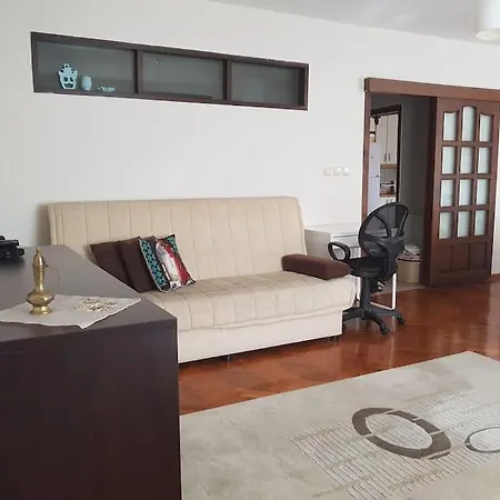 Apartment 15 Min To Saw Airport + 5 Min To Metro