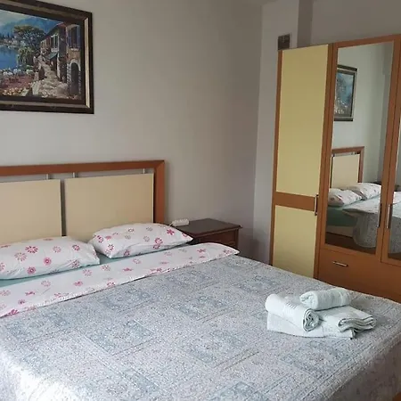 Apartment 15 Min To Saw Airport + 5 Min To Metro *