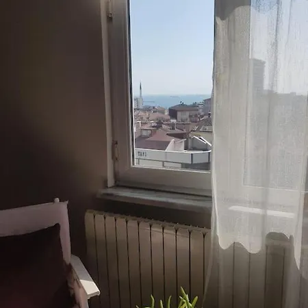 15 Min To Saw Airport + 5 Min To Metro Apartment